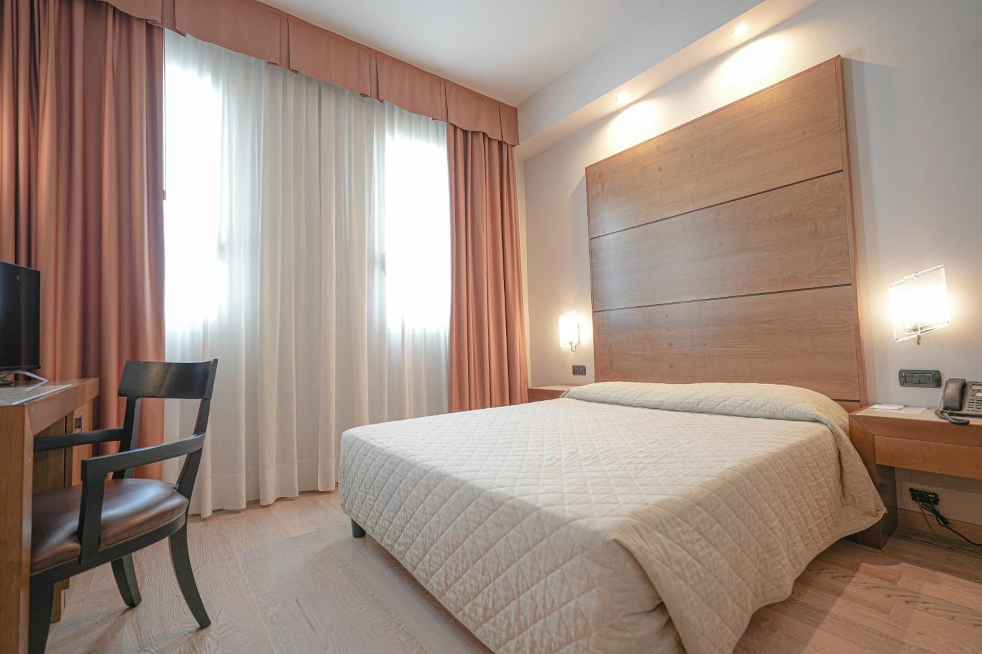 Hotel Europa Reggio Emilia Exterior photo