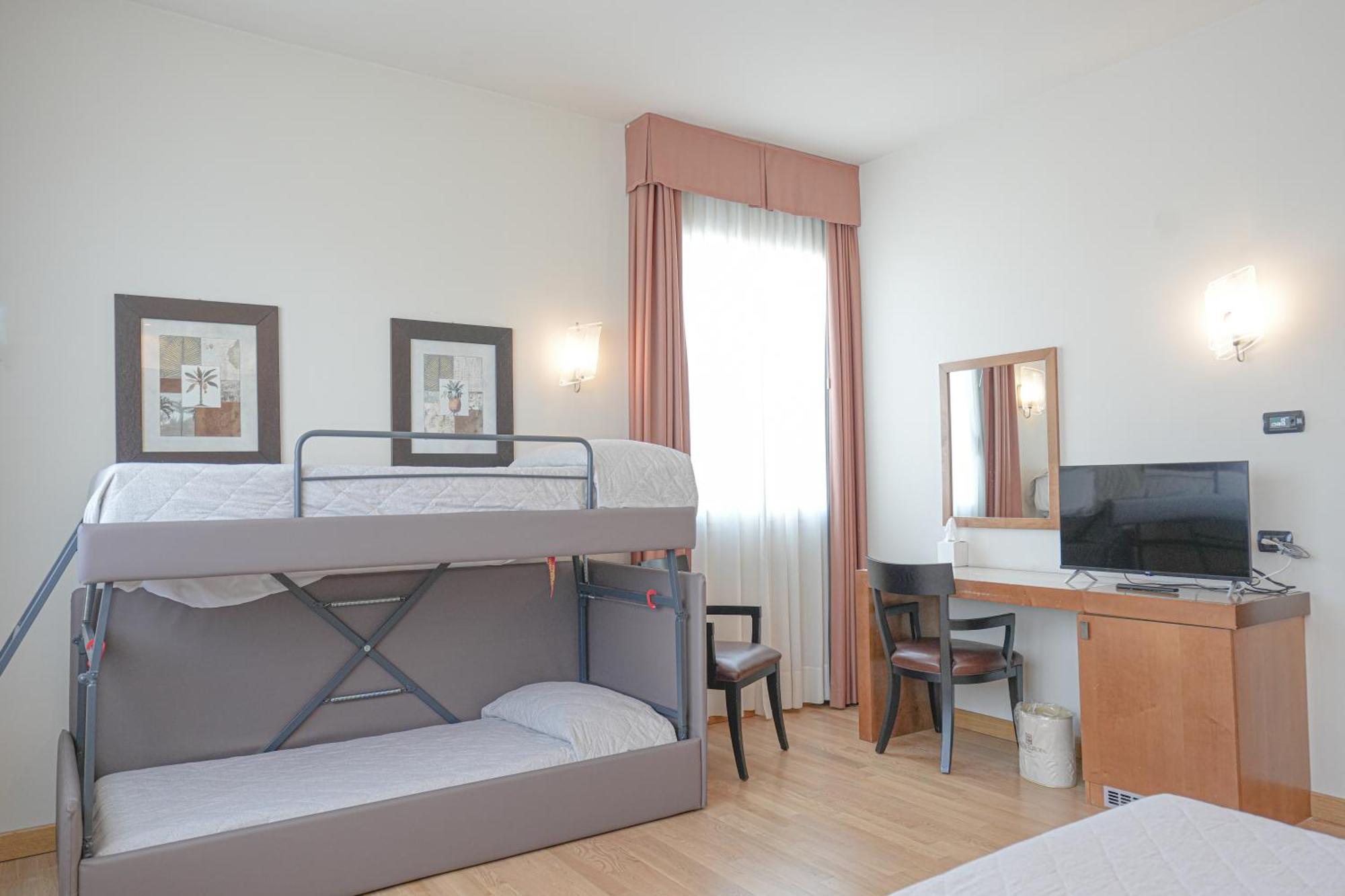 Hotel Europa Reggio Emilia Exterior photo